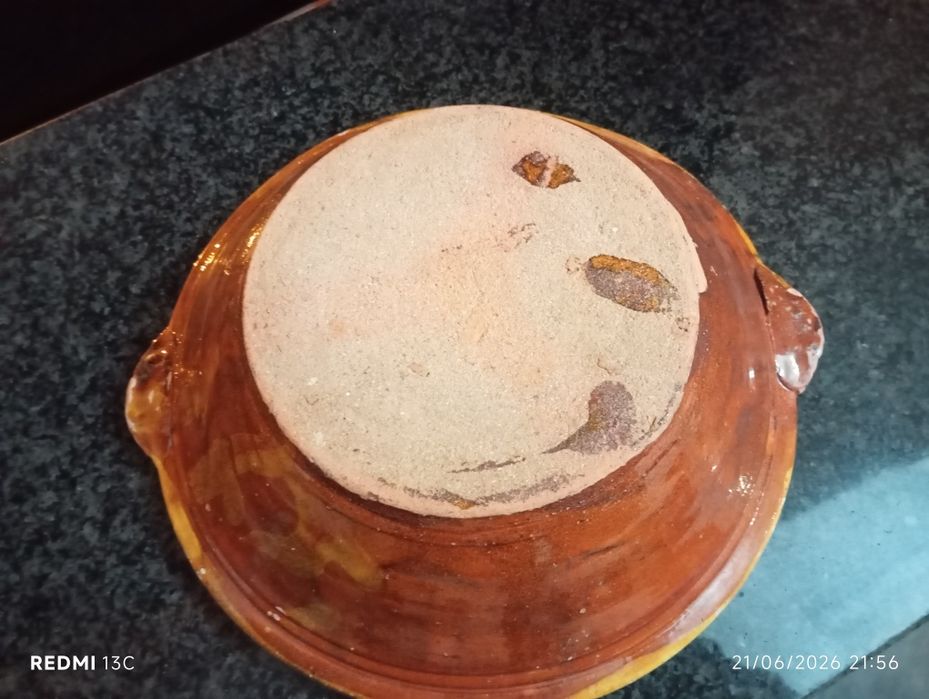 Saladeira  faiança das Caldas com carimbo
