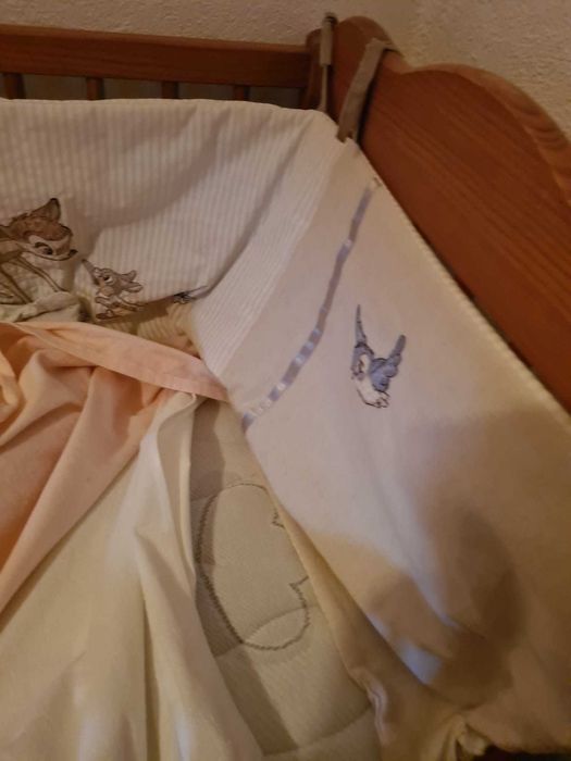 Cama de bebé excelente estado com colchão com pouco uso.