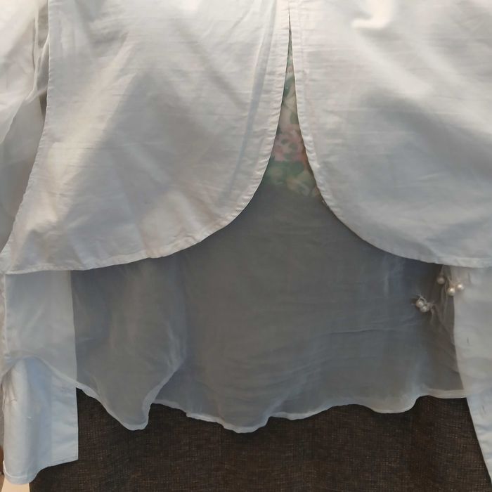 Biała koszula z koralikami