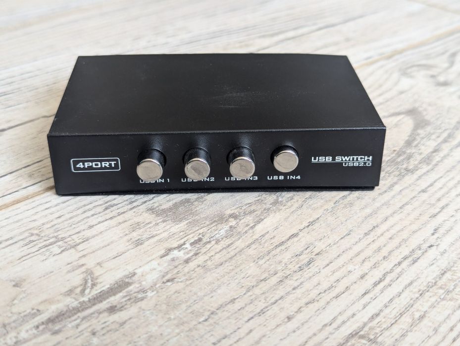 Przełącznik USB 2.0 mechaniczny 4-1 czterokanałowy