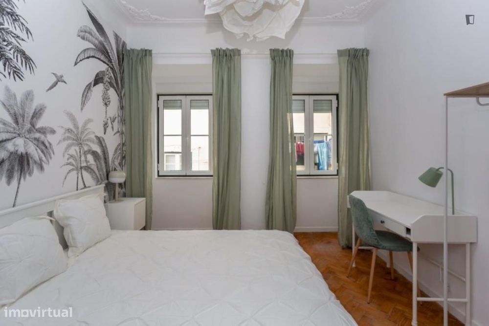 Apartamento com 5 quartos - localizado em Anjos Lisbon