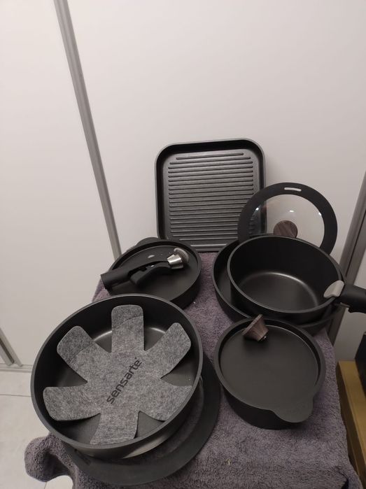 Komplet garnków + patelnia z doczepianym uchwytem