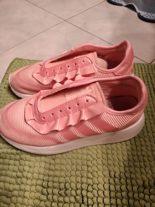 Buty Adidas kolor łososiowy sznurówki tasiemka