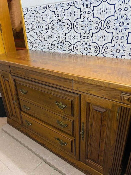 Cómoda em madeira de castanho - estilo clássico