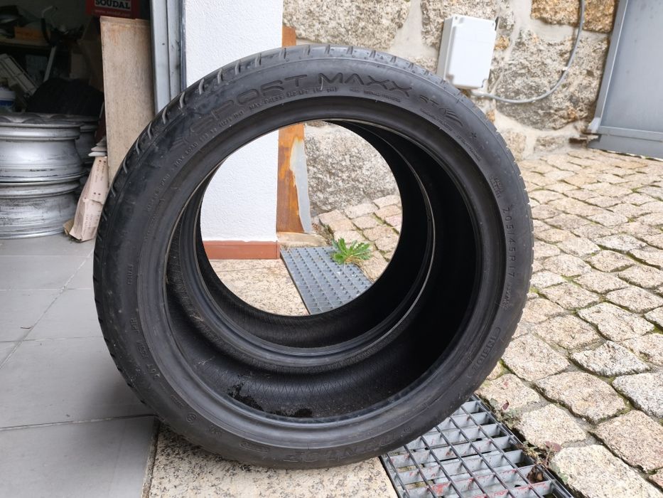Jogo Pneus Premium 2  Pirelli e 2 Dunlop 205 45 R17  27.5eu cada