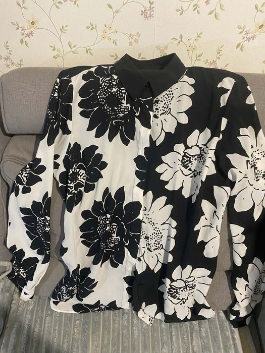 Koszula kontrastowa w kwiaty