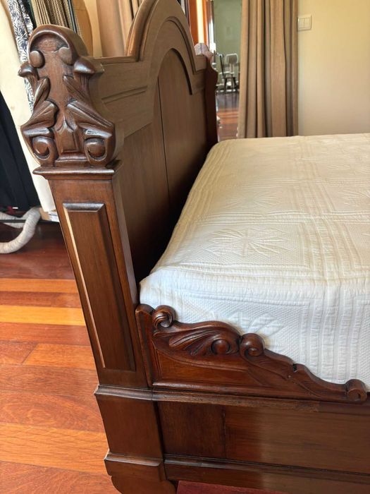 Cama 1,20 largura, madeira maciça