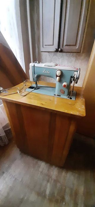 Ретро швейная машинка Lada 237-1 Made in Czechoslovakia паспорт