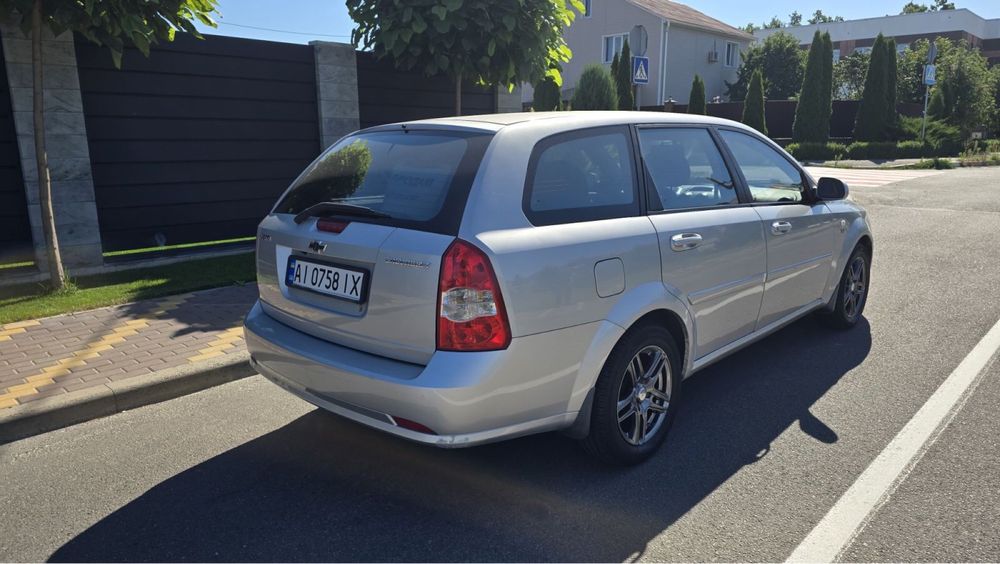 Машина Chevrolet Lacetti