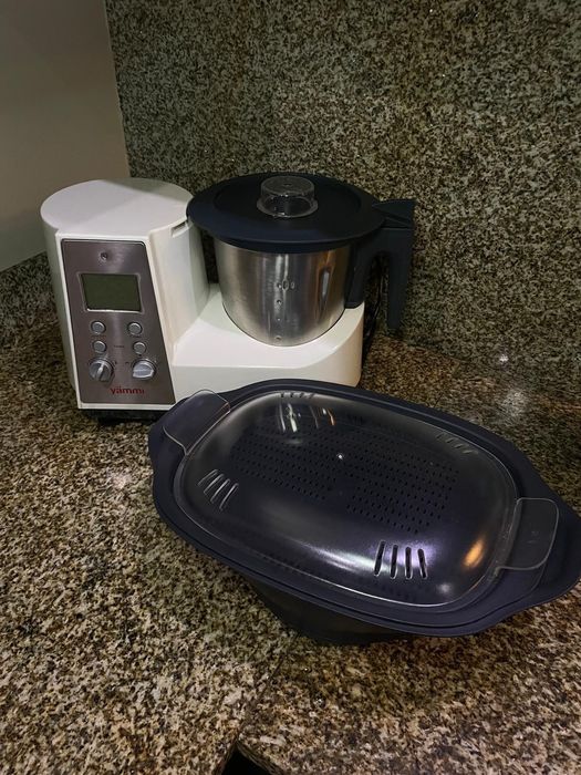 Robô de cozinha Yämmi 1 com acessórios e livro de receitas (Como Novo)