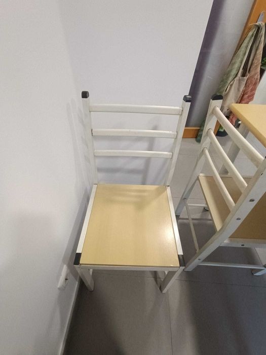 Mesa de Cozinha com Cadeiras