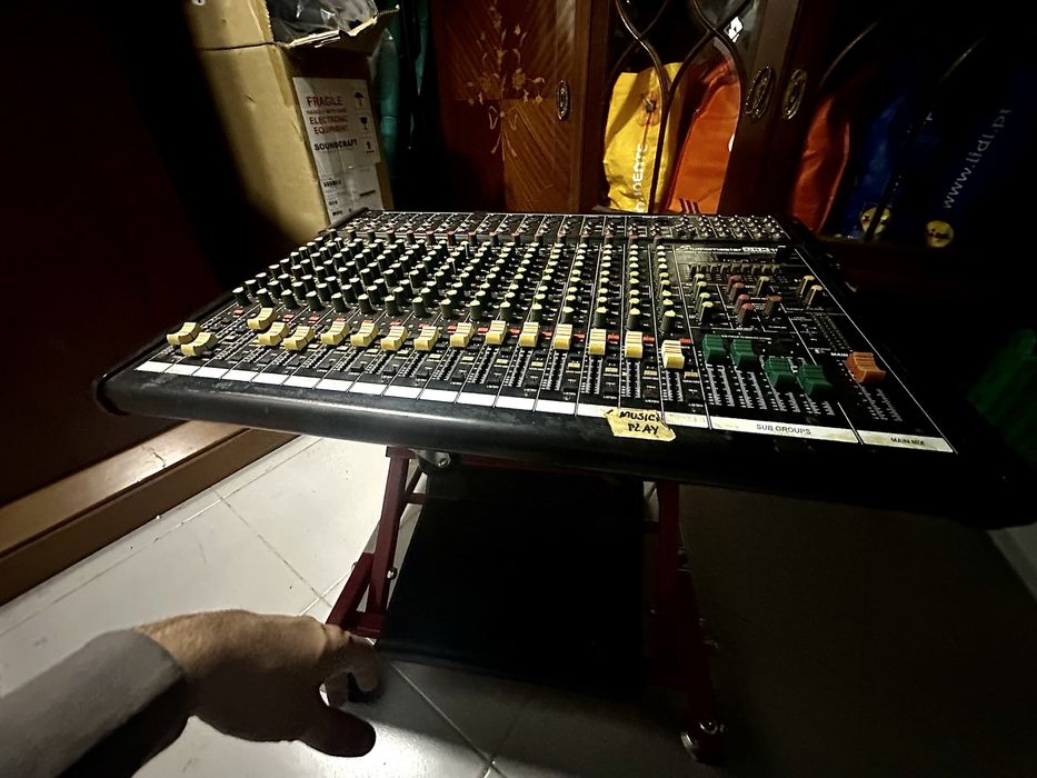 Mesa de mistura profissional Studiomaster C5X16