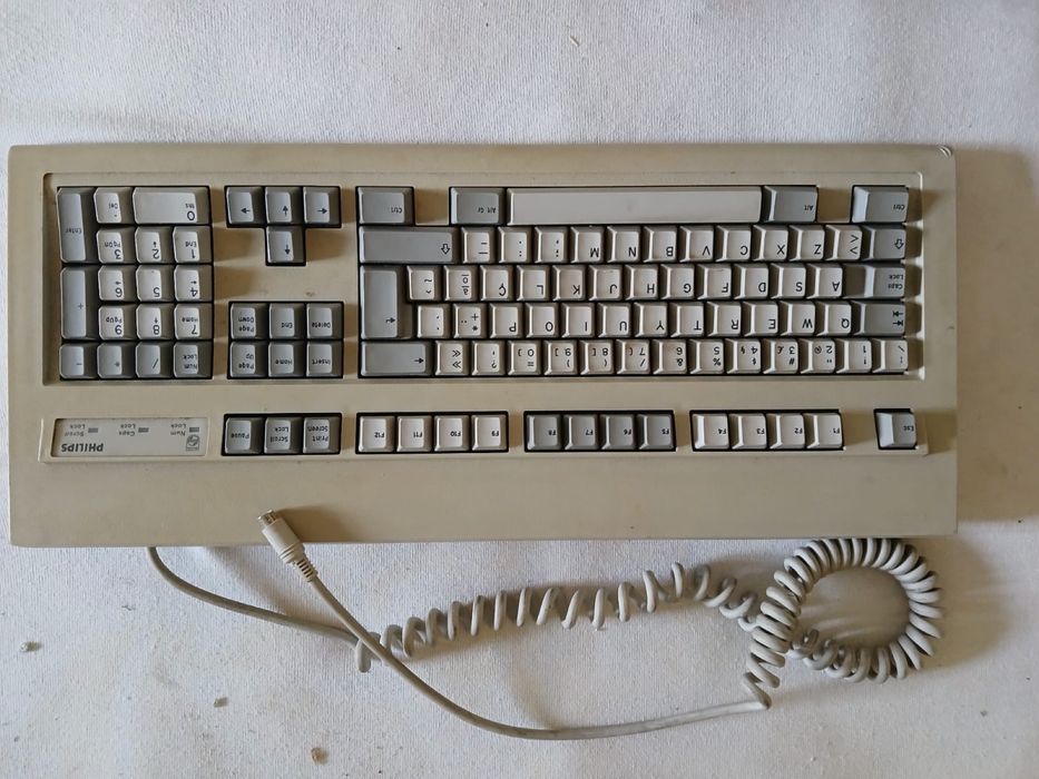 Computador antigo Philips + monitor + teclado