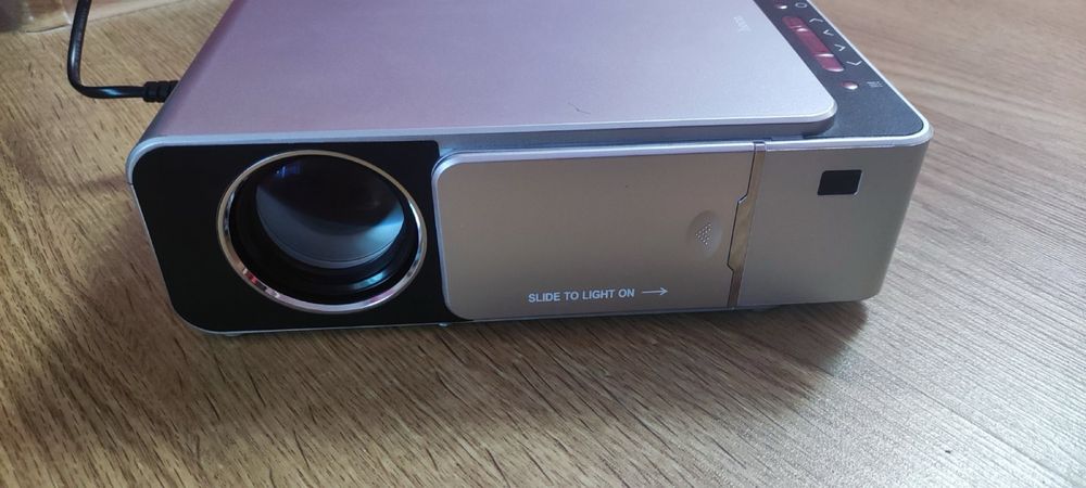 Портативний проектор HOCO DI08