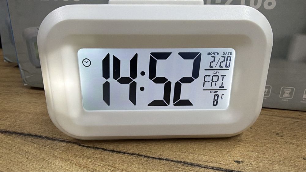 Годинник Настільний будильник з термометром та підсвіткою на батарейці