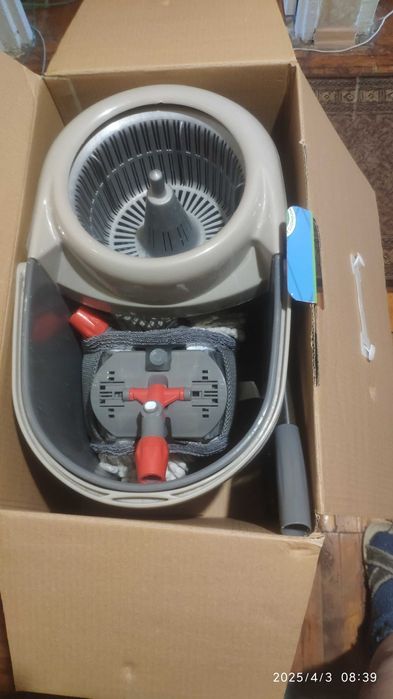 швабра Гривна Петровна с автоматическим отжимом и системой полоскания