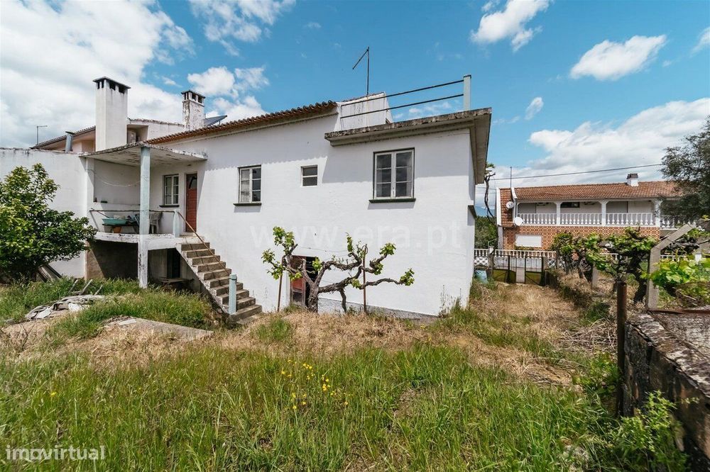 Moradia Geminada T4 / Covilhã, Ourondo