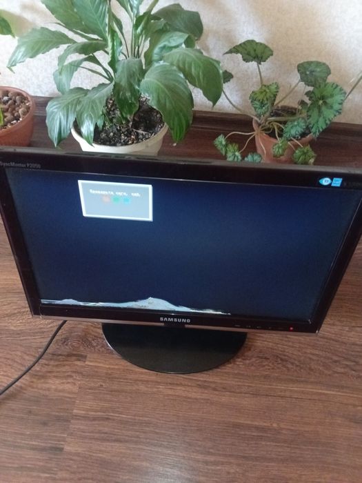Монитор самсунг 20 дюймов. Читайте описание.