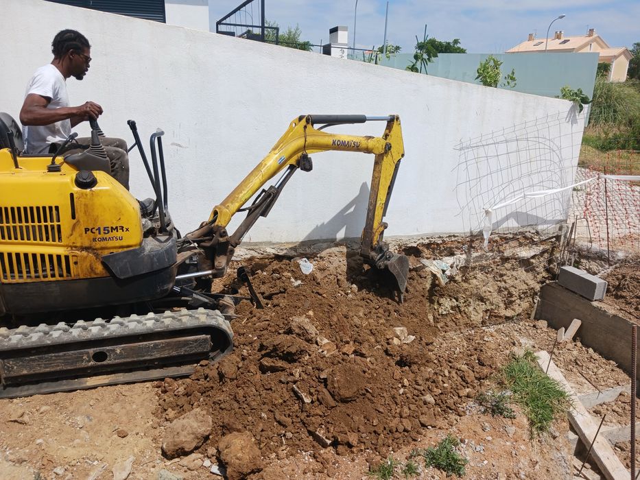 Piscinas- Abertura buraco / Escaçgiratoria/ Bobcat/ carros basculantes