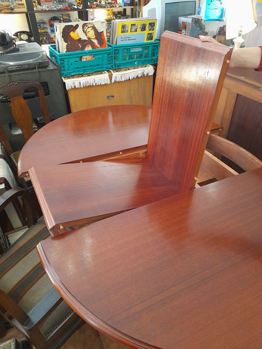 Mesa de madeira maciça redonda extensível em muito bom estado estilo Pé de Galo -  Preço ESPECIAL