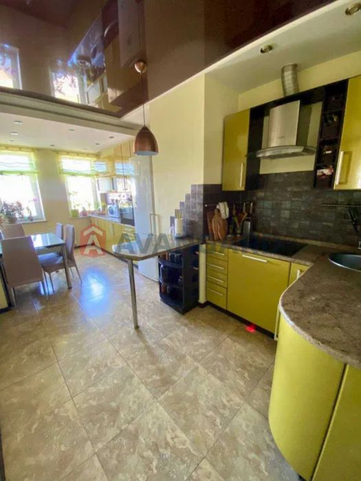 Продається 3-к квартира в самому центрі  Позняків