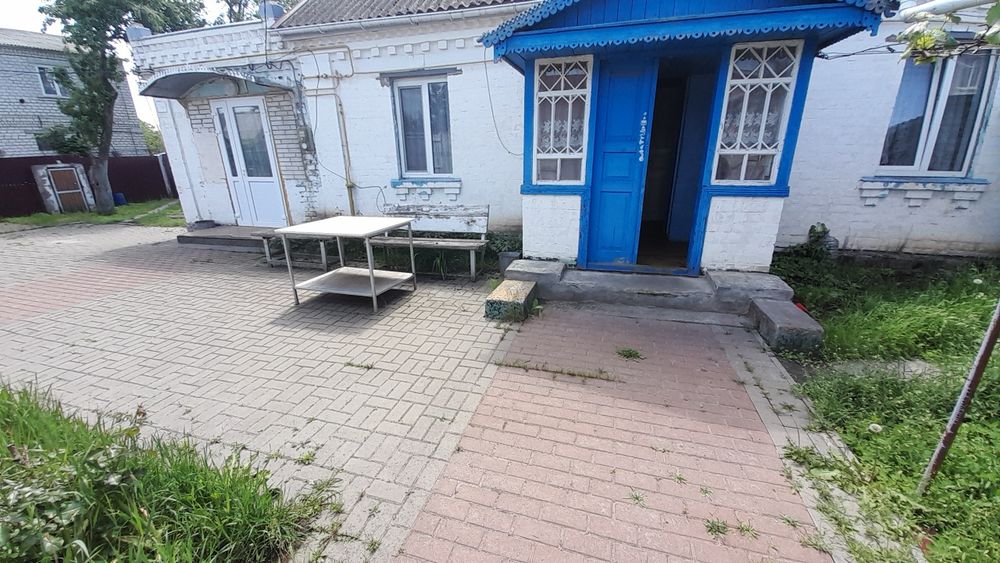 Здається будинок для працюючих людей.Велика Димерка.Броварський р-н.