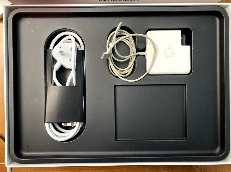 15.4" Apple Macbook Pro Early 2013 A1398 Retina i7 8Gb RAM 256 SSD