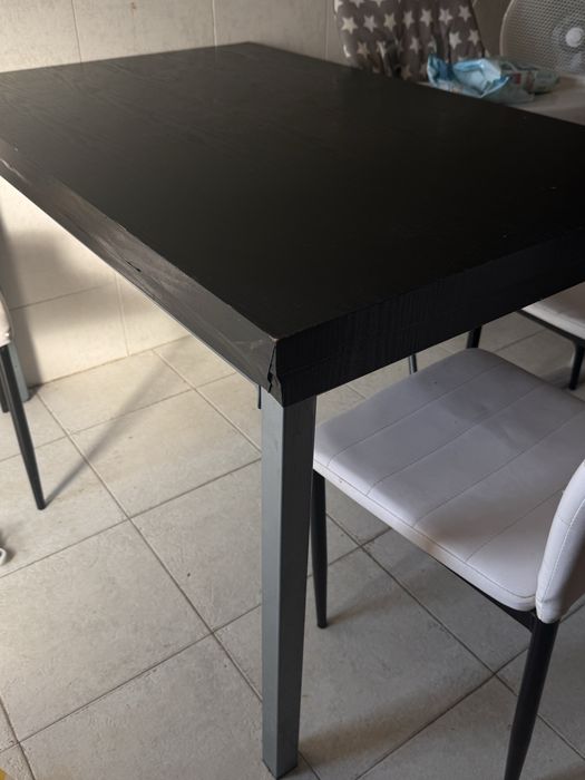 Mesa de jantar + 4 cadeiras