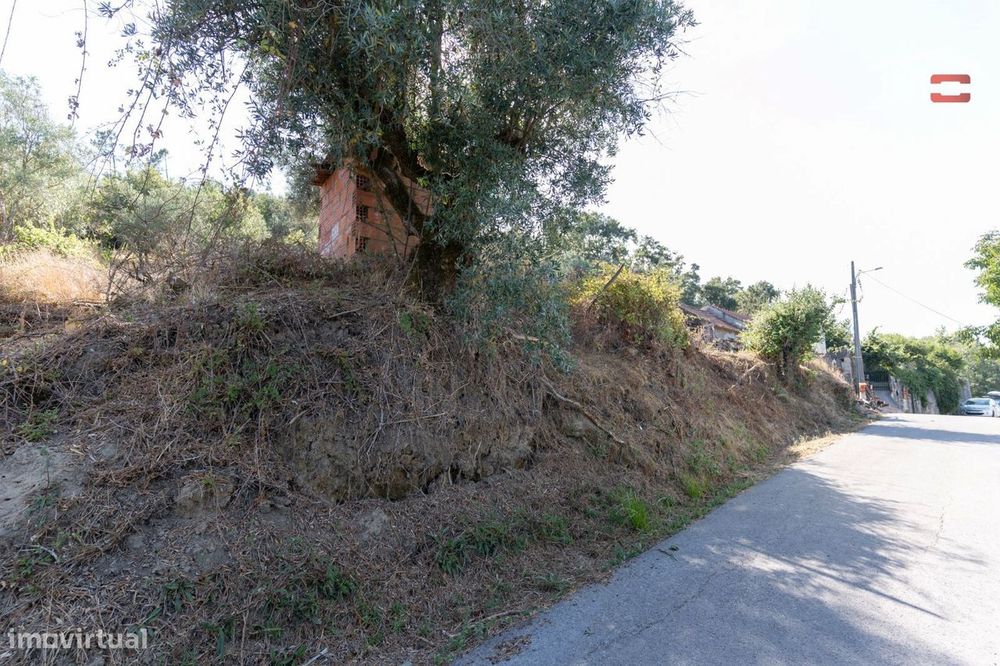 Moradia T2 Em Seiça Inserida Num Terreno Com 707 M²