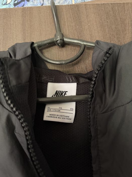 Ветровка Nike легкая