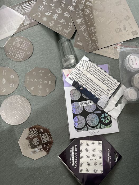 Kuferek ba lakiery i przyrzady do manicure i pedicure