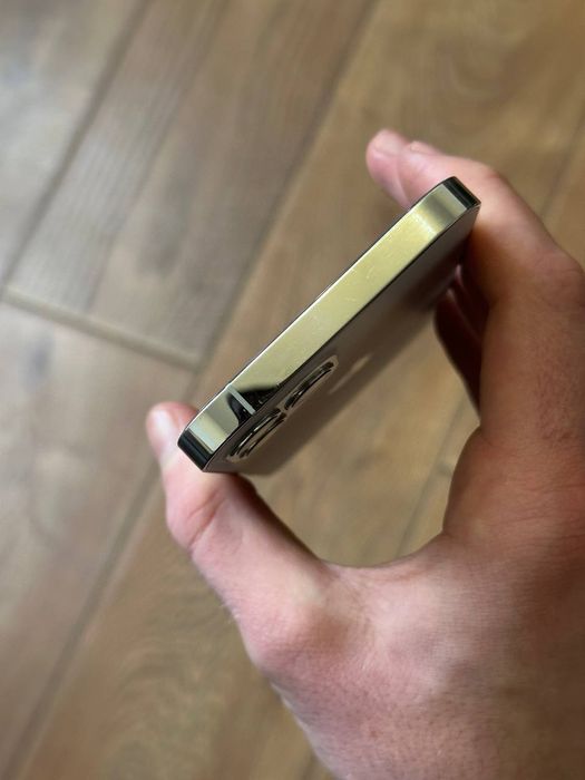 Продам айфон 12 про