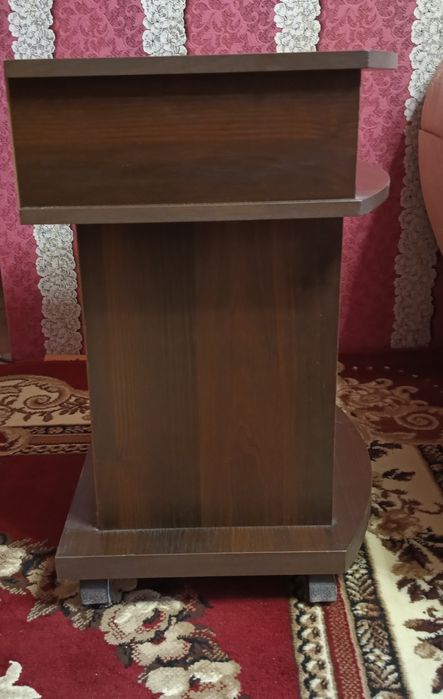 Тумба під тв на коліщаках