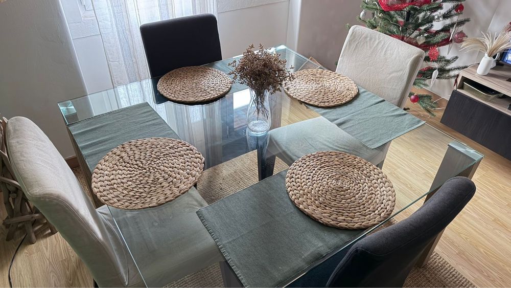 Mesa de Vidro e cadeiras