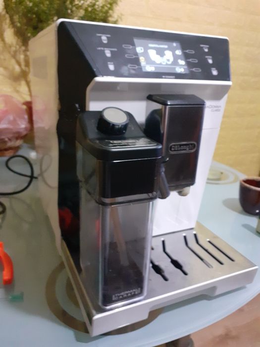 Продам кофеварку Delonghi PREMADONNA CLASS