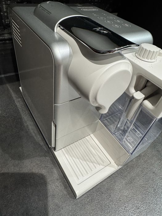 Ekspres Delonghi Nespresso parzy kawę!