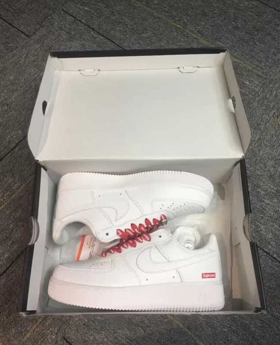 Air Force 1 Low Supreme Biały r.39