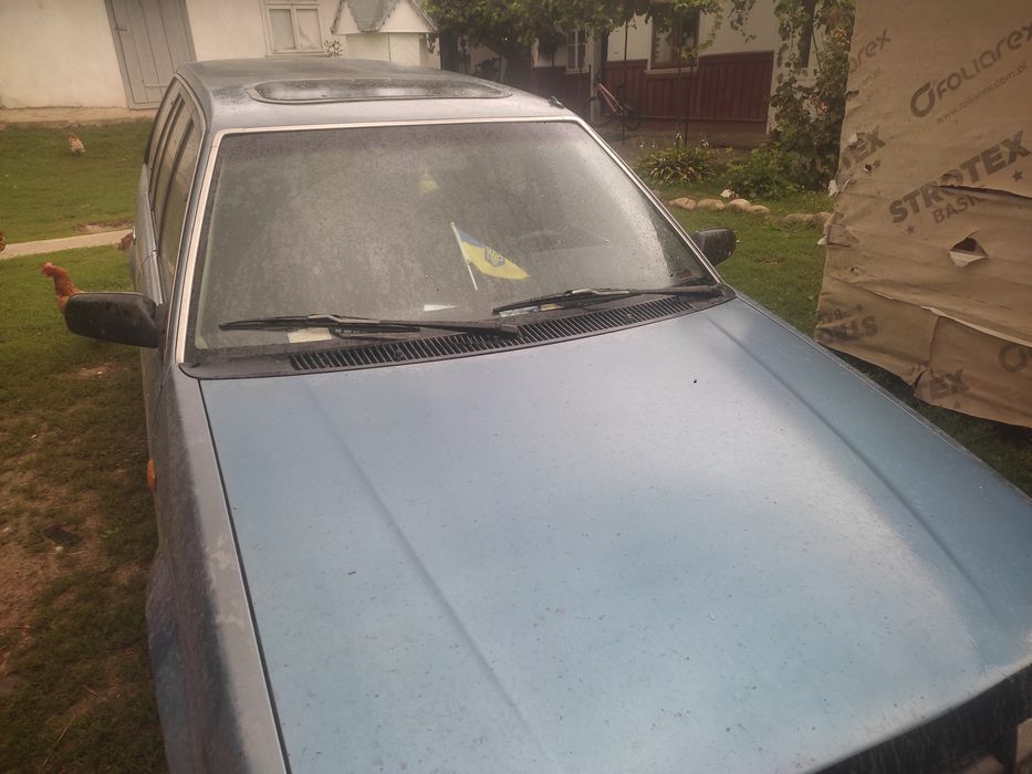 Мазда 323 на ходу