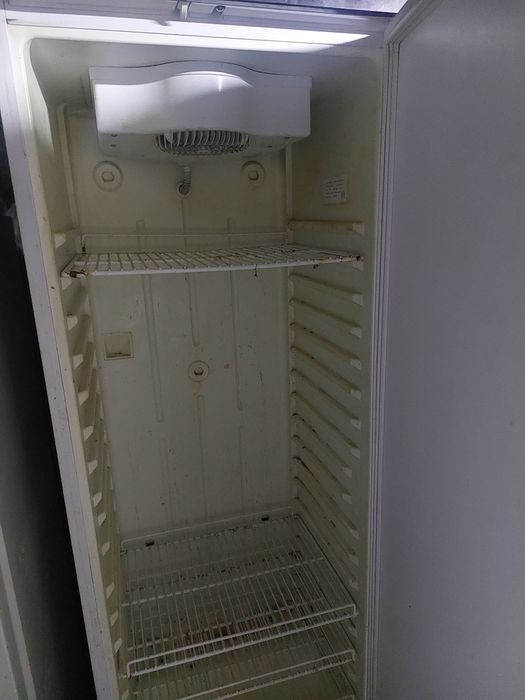Продам холодильний шкаф