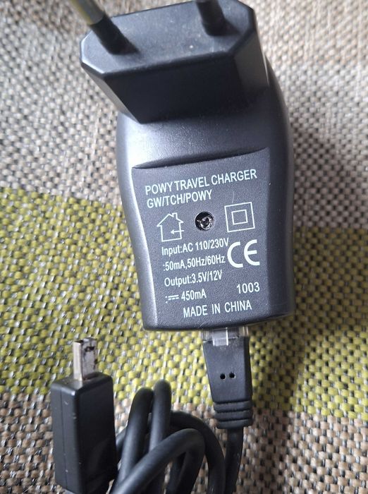 Carregador antigo Powy Travel GW/TCH para telemóvel