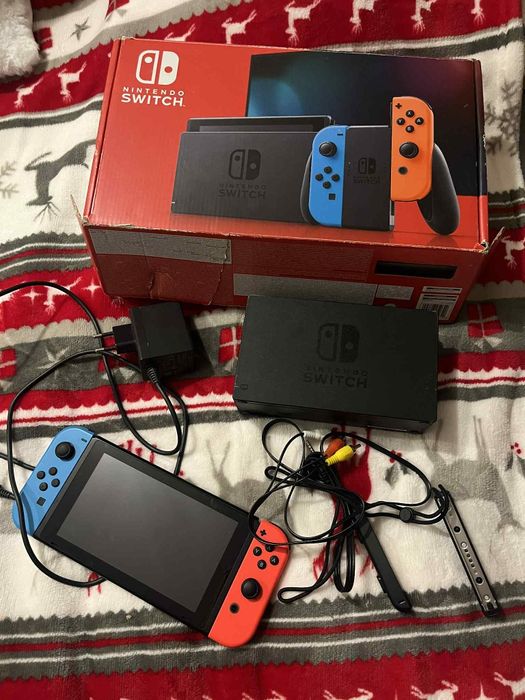 Nintendo Switch V1 Neon – Pełny Zestaw + Pudełko + Karta Pamięci