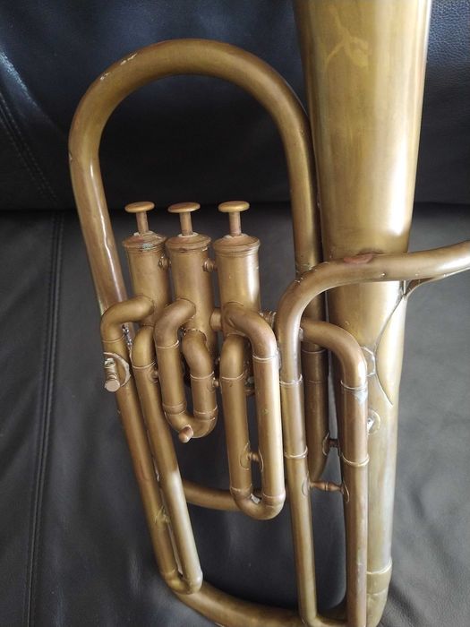 Antigo bombardino, eufónio, tuba, de 3 pistons, em latão, século XIX/XX. Revisto por luthier
