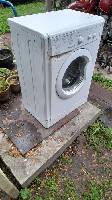 Пральна машинка indesit