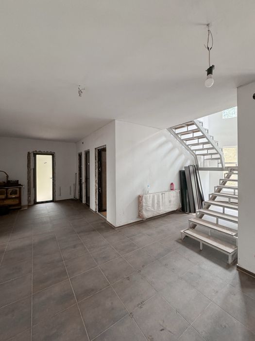 Будинок 421 м2 з ділянкою в с. Тюдів під житло чи готель