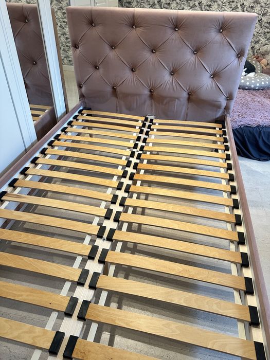 Łóżko tapicerowane dla dziewczynki