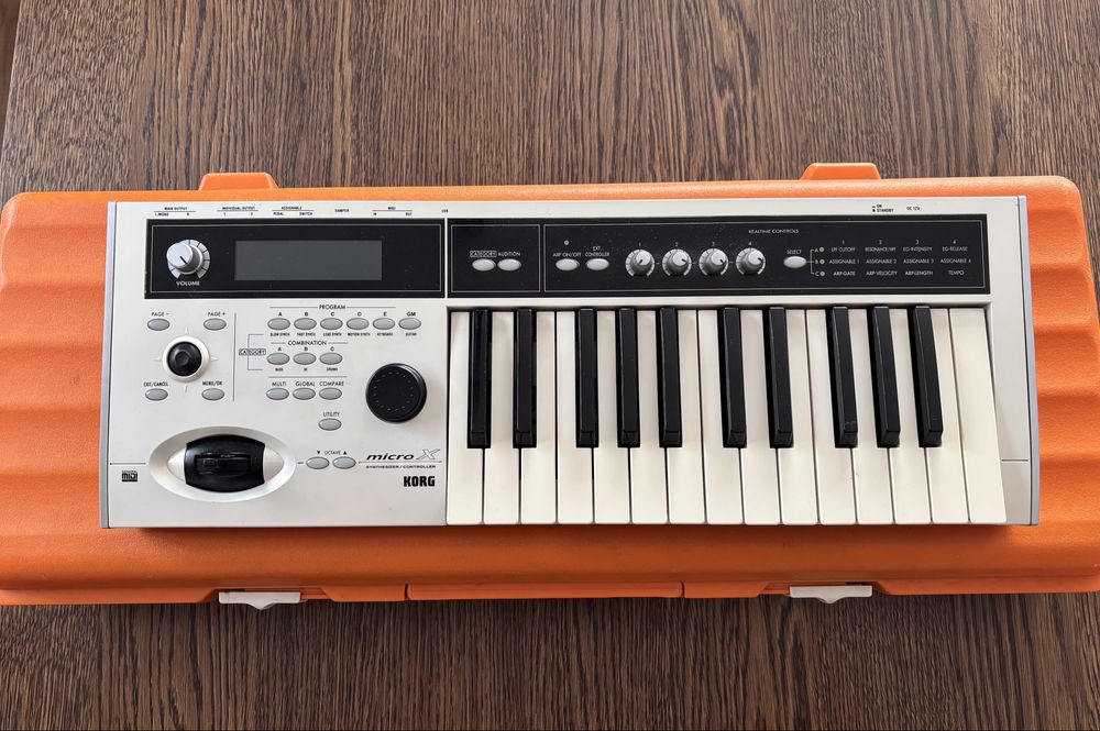 【ジャンク】KORG micro X シンセサイザー ハードケース付 ジャンク】KORG micro X シンセサイザー ハードケース付 Korg