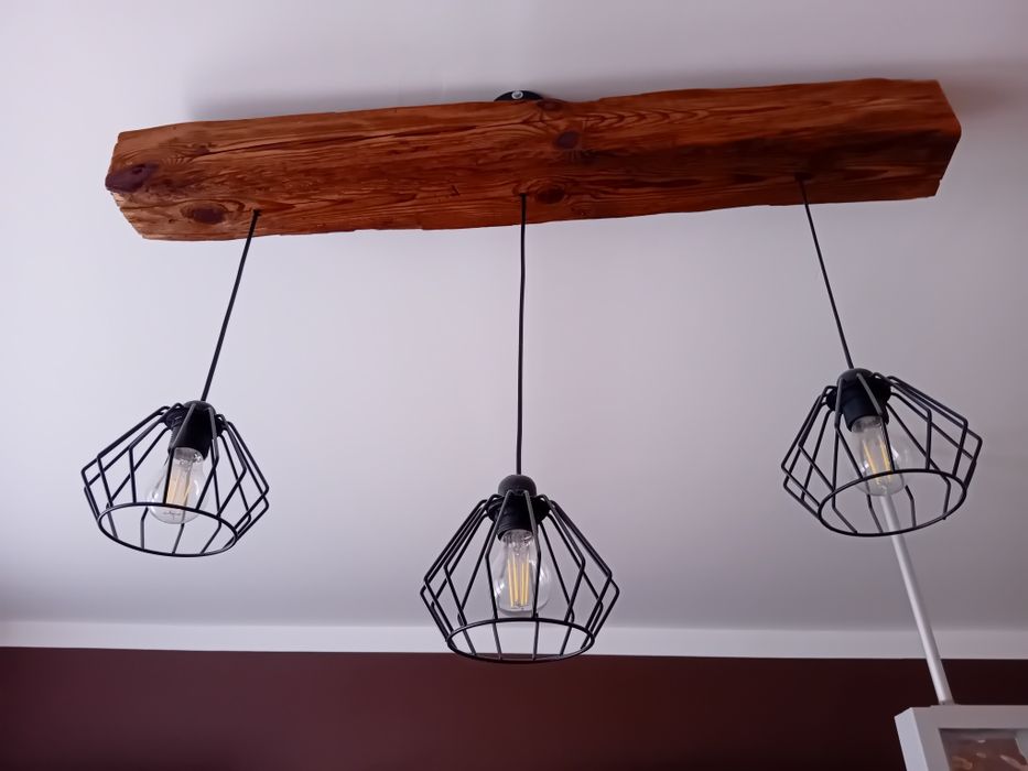 Lampa żyrandol na starej drewnianej belce wisząca długość 107 cm