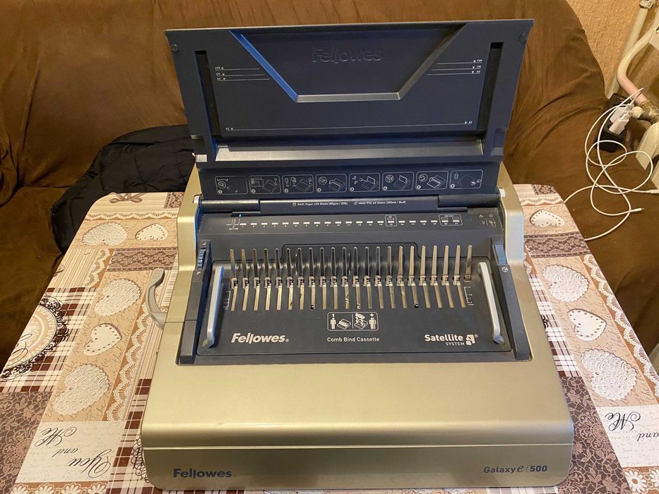 Брошюровщик (биндер) электрический Fellowes Galaxy-E 500