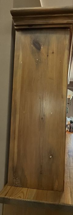 Oryginalny kredens rustykalny w kolorze orzecha