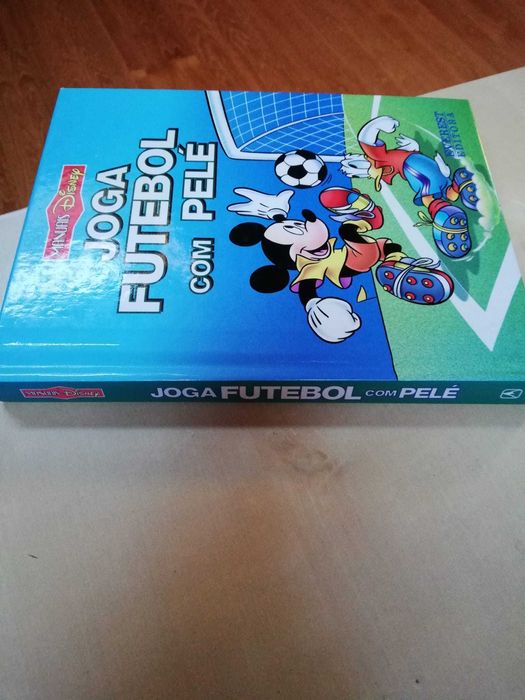 Livro Joga Futebol com Pelé da Disney em Português